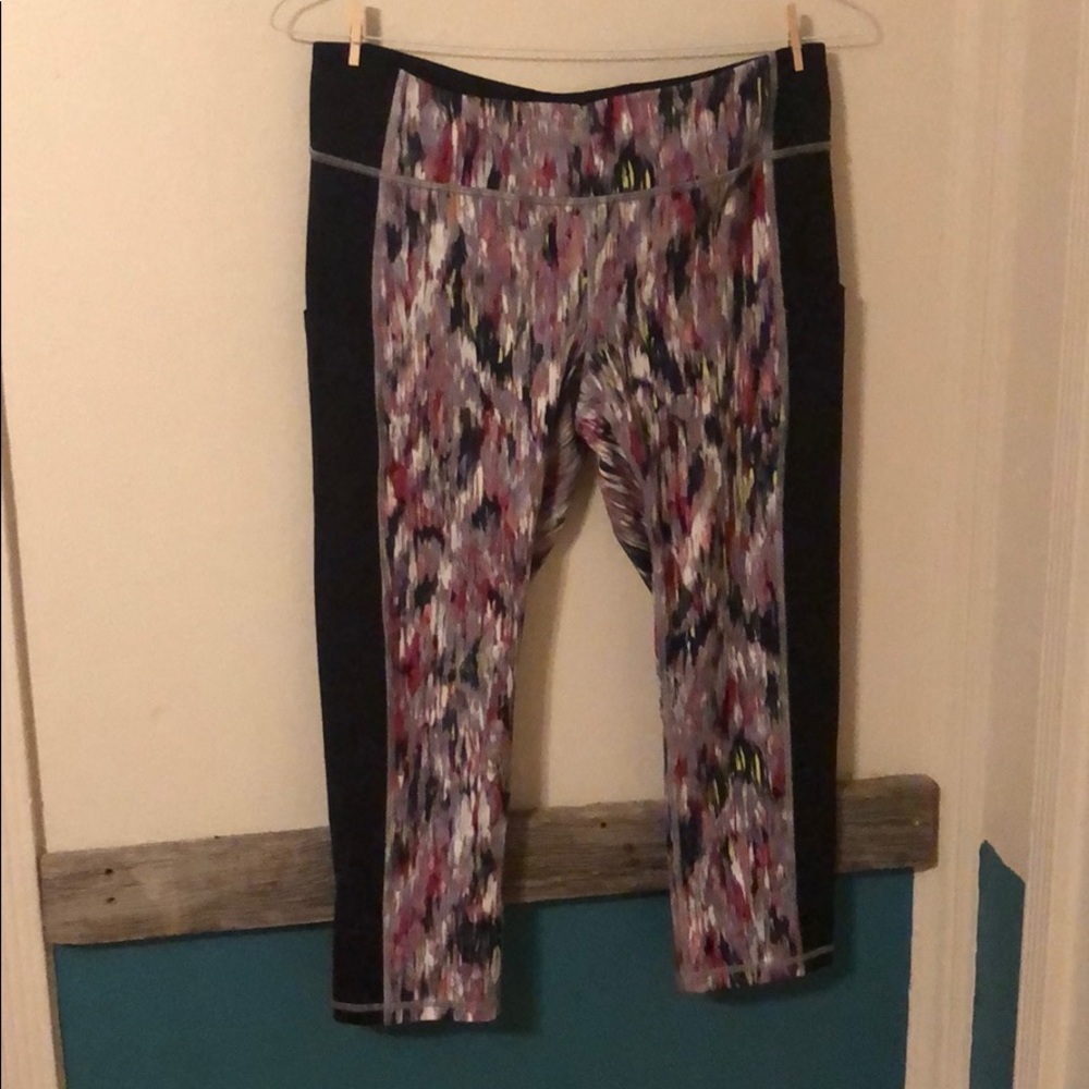 Lucy Capri yoga pants